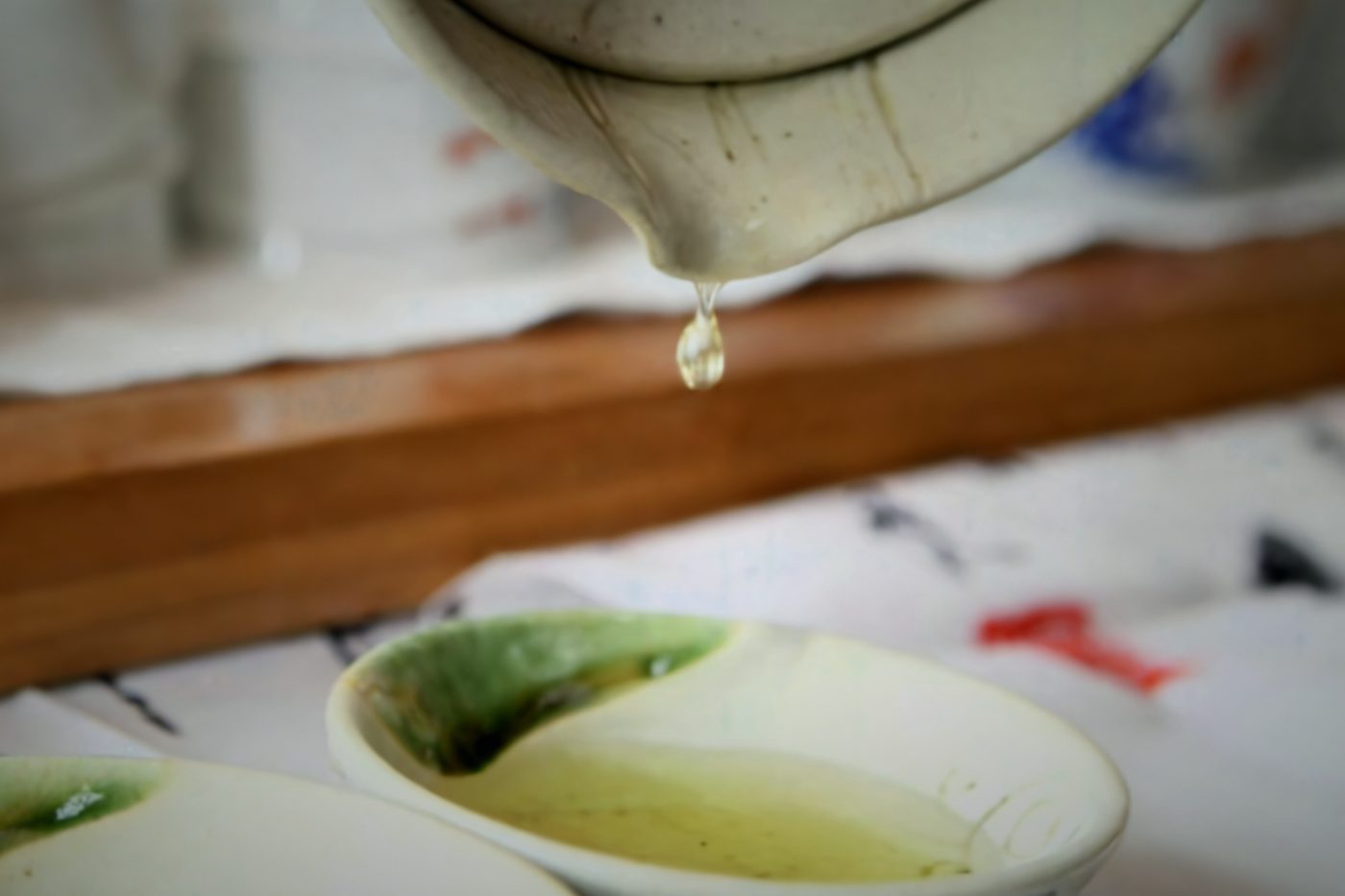 The last drop of gyokuro poured in the Tamiya workshop